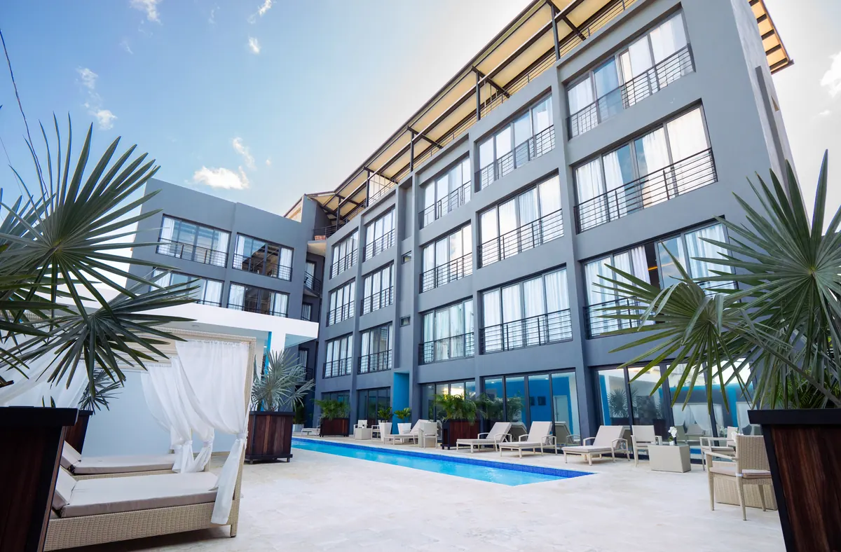 Rizz Suites apartment building and pool, Sosúa